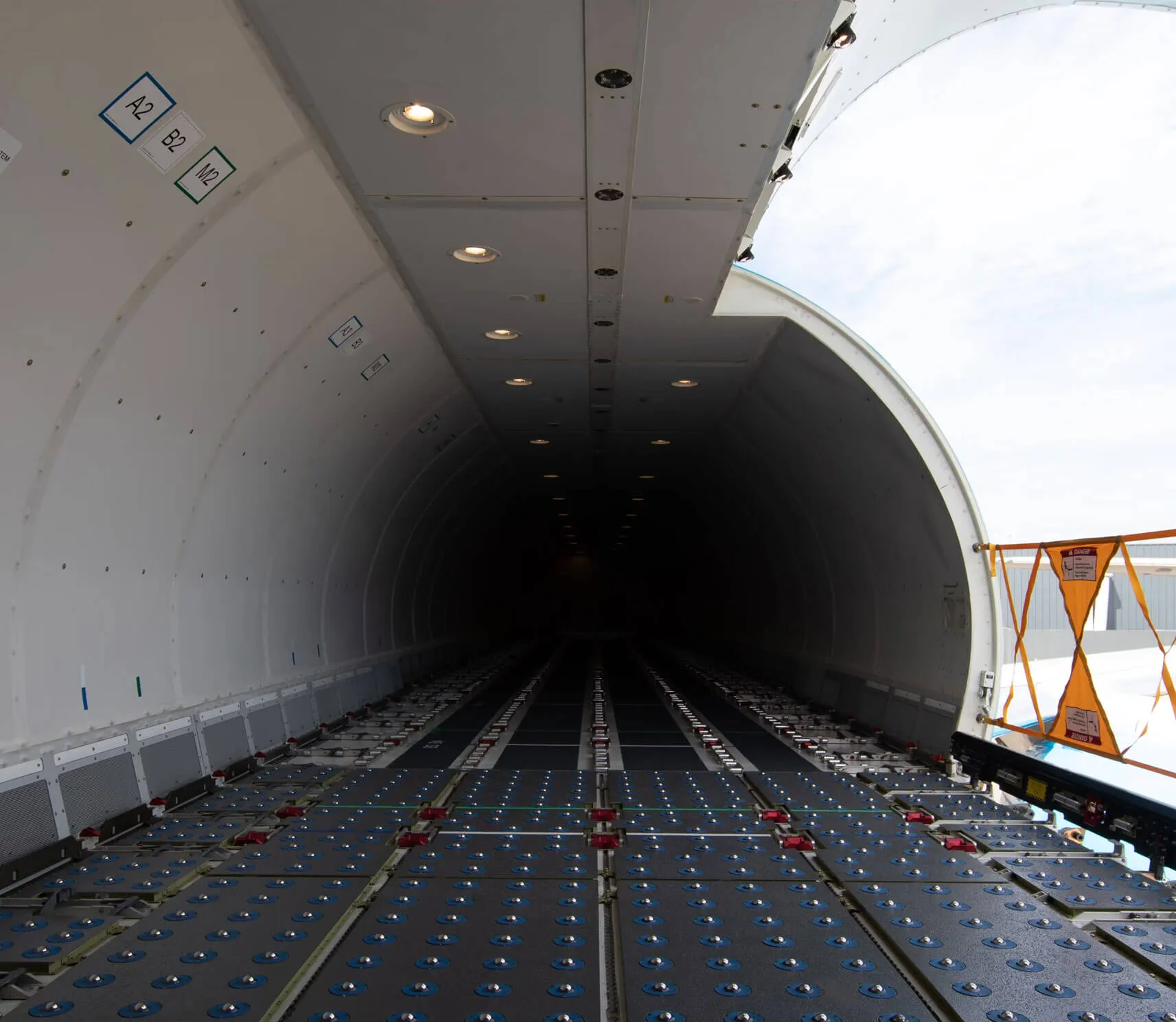 Interior de la cabina de carga de un Boeing 737 - 300 SF.